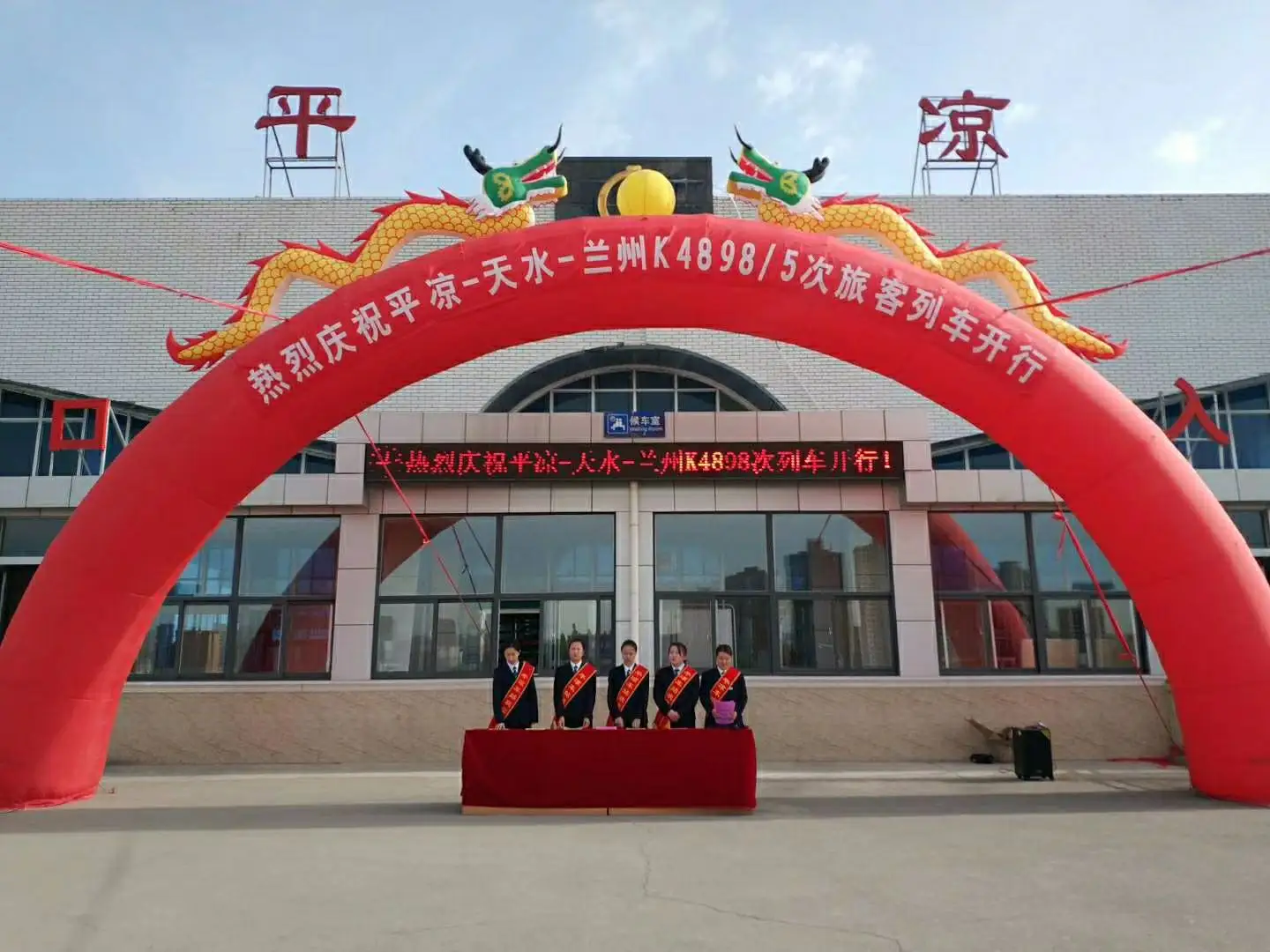 深圳到平?jīng)鲐涍\(yùn)公司(當(dāng)天派送）